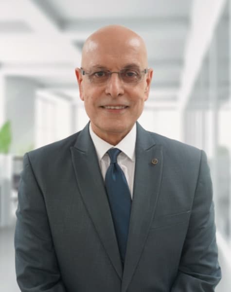 صورة د. أحمد مختار